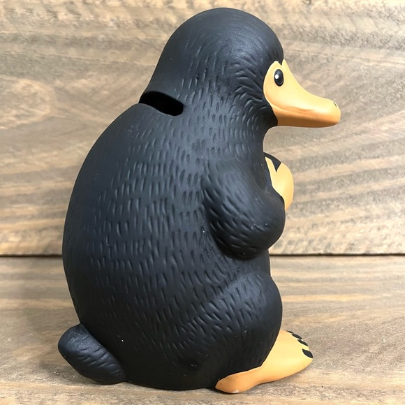 Fantastic Beasts Ceramic Niffler Coin Bank Harry Potter Wizarding World NWOT EC - Picture 3 of 11